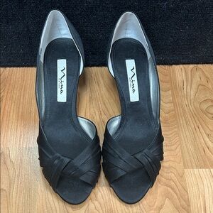 Nina shoes Culver black 2 inch heel peep toe size 8
